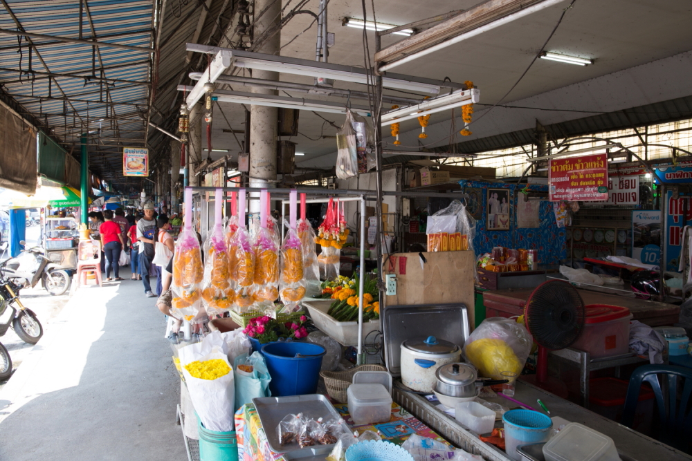 タイ国鉄メークロン駅　メークロン折り畳み市場