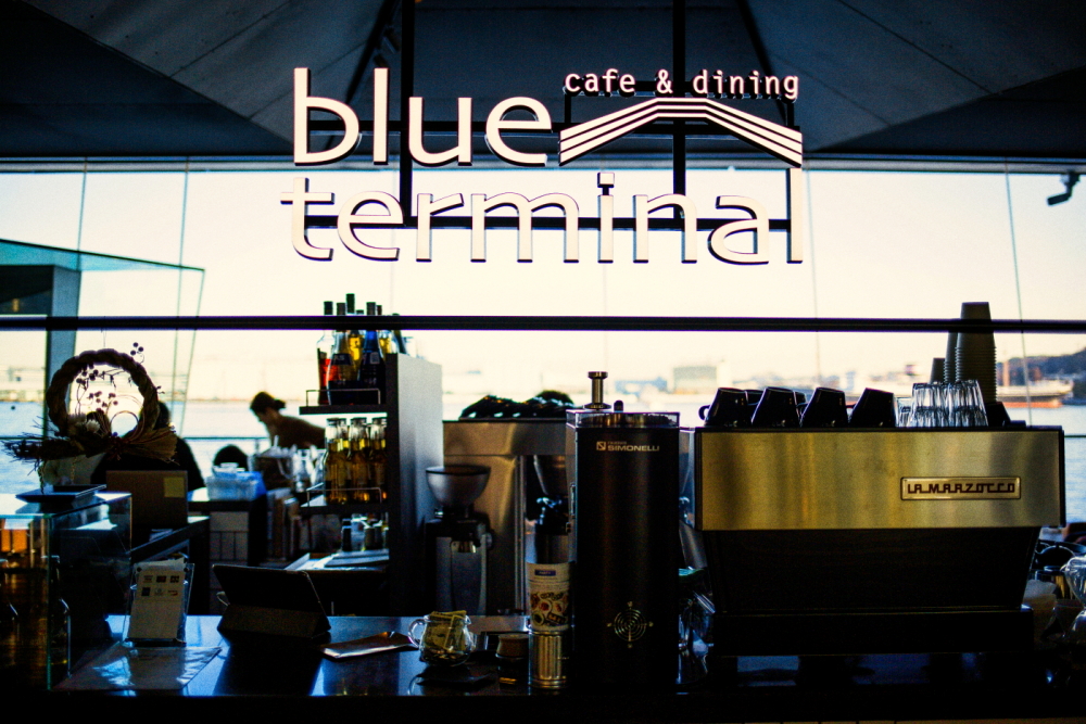 横浜港大さん橋国際客船ターミナル blue terminal
